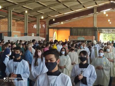 Missa das CrianÃ§as Ã© celebrada pelo bispo dom Amilton