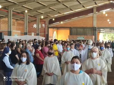 Missa das CrianÃ§as Ã© celebrada pelo bispo dom Amilton