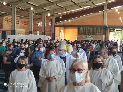 Missa das CrianÃ§as Ã© celebrada pelo bispo dom Amilton