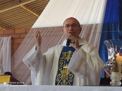 Missa das CrianÃ§as Ã© celebrada pelo bispo dom Amilton