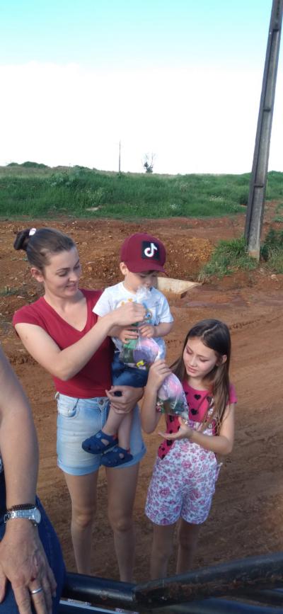 Mesa dos Anjos distribuiu aproximadamente 1.200 kits de doces no Dia da CrianÃ§a