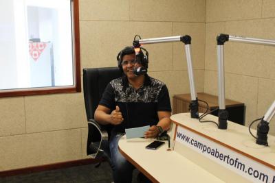 Padre Marco AurÃ©lio visita a Campo Aberto FM para o lanÃ§amento da Festa Da Padroeira do Porto Barreiro