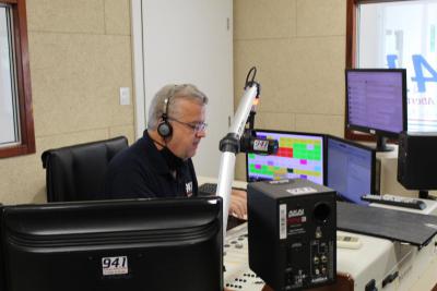 Padre Marco AurÃ©lio visita a Campo Aberto FM para o lanÃ§amento da Festa Da Padroeira do Porto Barreiro