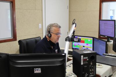 Padre Marco AurÃ©lio visita a Campo Aberto FM para o lanÃ§amento da Festa Da Padroeira do Porto Barreiro