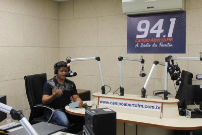 Padre Marco AurÃ©lio visita a Campo Aberto FM para o lanÃ§amento da Festa Da Padroeira do Porto Barreiro
