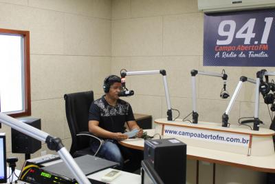Padre Marco AurÃ©lio visita a Campo Aberto FM para o lanÃ§amento da Festa Da Padroeira do Porto Barreiro