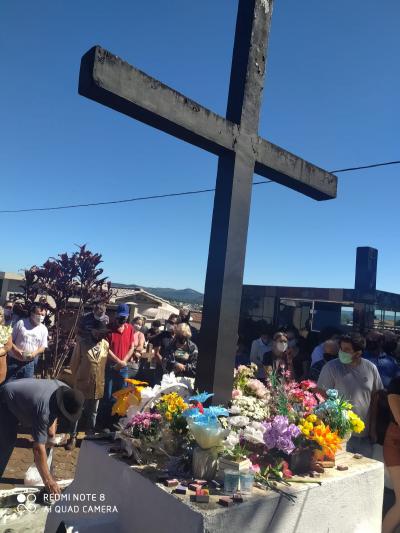 FiÃ©is participam da celebraÃ§Ã£o da missa do Dia de Finados no CemitÃ©rio Municipal de Laranjeiras