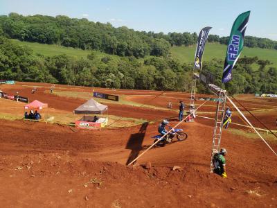 Casa Cheia em Rio Bonito do IguaÃ§u para prestigiar o Paranaense de Motocross e Rodeio Coutry