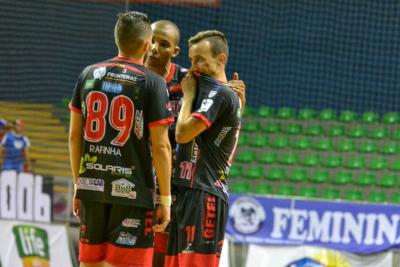 OperÃ¡rio Laranjeiras goleia Toledo e encaminha classificaÃ§Ã£o para as semifinais da Liga Futsal ParanÃ¡.