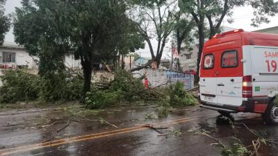 Ventos de atÃ© 100 km/h atingem a RegiÃ£o Sudoeste do Estado