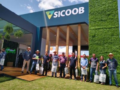 Sicoob protocola mais de 750 milhÃµes em intenÃ§Ã£o de negÃ³cios durante o Show Rural Coopavel