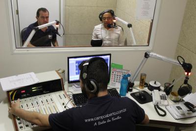 Padre Paulo Carlos De Souza Diretor Geral da Central Cultura de ComunicaÃ§Ã£o Visitou a Campo Aberto FM