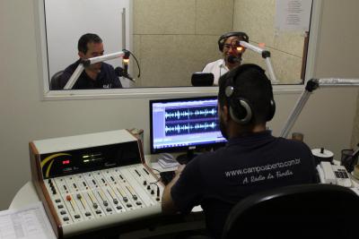 Padre Paulo Carlos De Souza Diretor Geral da Central Cultura de ComunicaÃ§Ã£o Visitou a Campo Aberto FM