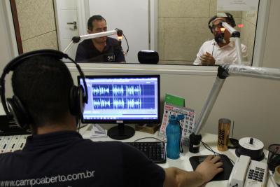 Padre Paulo Carlos De Souza Diretor Geral da Central Cultura de ComunicaÃ§Ã£o Visitou a Campo Aberto FM