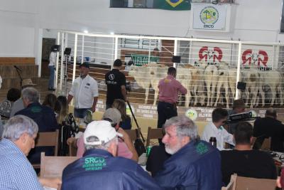 Recinto de LeilÃµes Silvino Schuster de Laranjeiras do Sul, foi reinaugurado nesta sexta-feira (08/04) 
