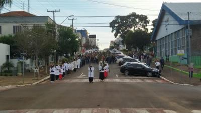 CelebraÃ§Ã£o do Domingo de Ramos reuniu centenas de FiÃ©is em Laranjeiras do Sul.