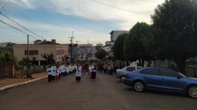 Celebração do Domingo de Ramos reuniu centenas de Fiéis em Laranjeiras do Sul.