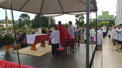 Celebração do Domingo de Ramos reuniu centenas de Fiéis em Laranjeiras do Sul.