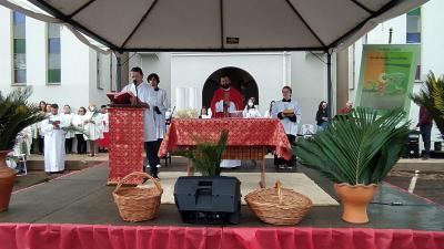 Celebração do Domingo de Ramos reuniu centenas de Fiéis em Laranjeiras do Sul.