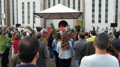 CelebraÃ§Ã£o do Domingo de Ramos reuniu centenas de FiÃ©is em Laranjeiras do Sul.