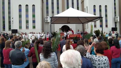 CelebraÃ§Ã£o do Domingo de Ramos reuniu centenas de FiÃ©is em Laranjeiras do Sul.
