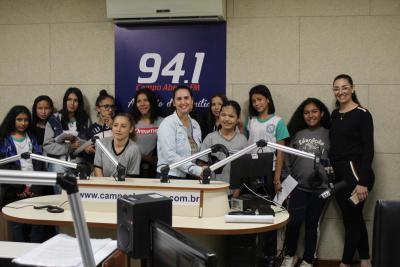 Alunos do Colégio José Marcondes Sobrinho visitaram a Campo Aberto FM para Gravar Música de Homenagem as Mães