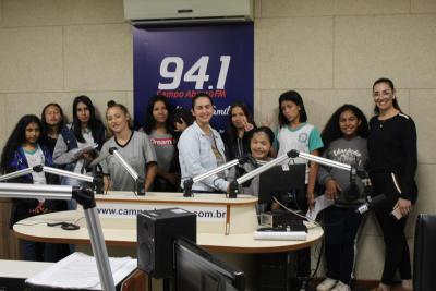 Alunos do Colégio José Marcondes Sobrinho visitaram a Campo Aberto FM para Gravar Música de Homenagem as Mães