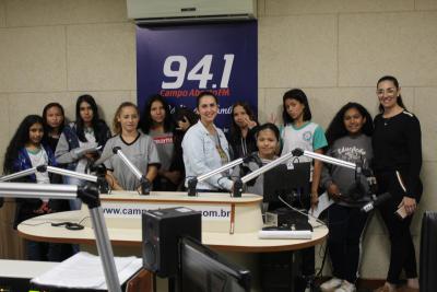 Alunos do Colégio José Marcondes Sobrinho visitaram a Campo Aberto FM para Gravar Música de Homenagem as Mães