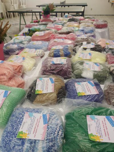 Projeto Tricotando da Igreja Metodista entrega kits de tricô para Cmei Alvorada