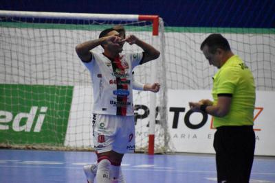 OperÃ¡rio Laranjeiras leva dois gols no final da partida do Pato Futsal e se despede da Copa do Brasil