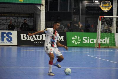 Operário Laranjeiras leva dois gols no final da partida do Pato Futsal e se despede da Copa do Brasil