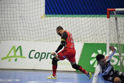 OperÃ¡rio Laranjeiras leva dois gols no final da partida do Pato Futsal e se despede da Copa do Brasil