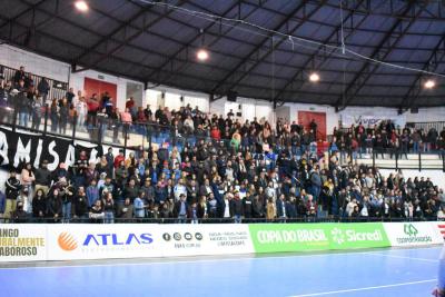 Operário Laranjeiras leva dois gols no final da partida do Pato Futsal e se despede da Copa do Brasil