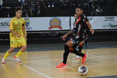 OperÃ¡rio Laranjeiras vence MariÃ³polis e retoma a 4Âª colocaÃ§Ã£o no Paranaense Chave Ouro.