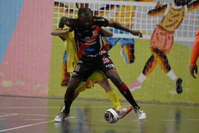 OperÃ¡rio Laranjeiras vence MariÃ³polis e retoma a 4Âª colocaÃ§Ã£o no Paranaense Chave Ouro.
