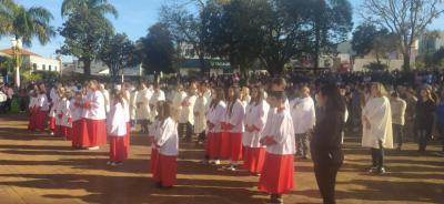 ParÃ³quia Santâ€™Ana celebrou Corpus Christi com o retorno da procissÃ£o e missa campal