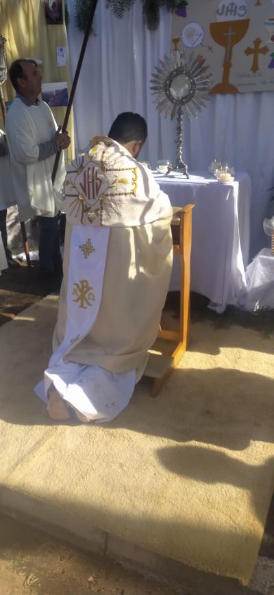 ParÃ³quia Santâ€™Ana celebrou Corpus Christi com o retorno da procissÃ£o e missa campal