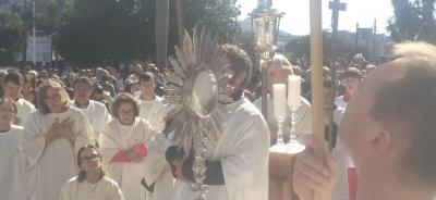 ParÃ³quia Santâ€™Ana celebrou Corpus Christi com o retorno da procissÃ£o e missa campal