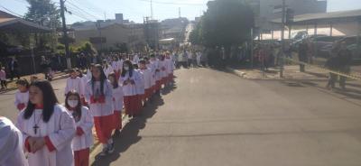 ParÃ³quia Santâ€™Ana celebrou Corpus Christi com o retorno da procissÃ£o e missa campal
