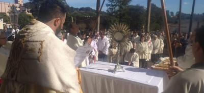 ParÃ³quia Santâ€™Ana celebrou Corpus Christi com o retorno da procissÃ£o e missa campal