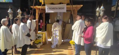 ParÃ³quia Santâ€™Ana celebrou Corpus Christi com o retorno da procissÃ£o e missa campal