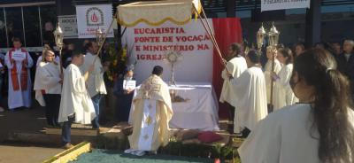ParÃ³quia Santâ€™Ana celebrou Corpus Christi com o retorno da procissÃ£o e missa campal