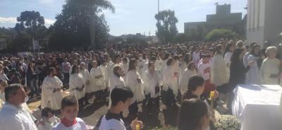 ParÃ³quia Santâ€™Ana celebrou Corpus Christi com o retorno da procissÃ£o e missa campal