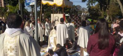 ParÃ³quia Santâ€™Ana celebrou Corpus Christi com o retorno da procissÃ£o e missa campal