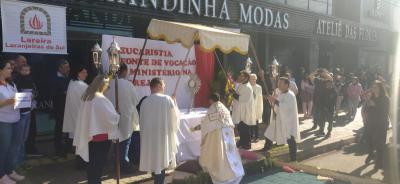 ParÃ³quia Santâ€™Ana celebrou Corpus Christi com o retorno da procissÃ£o e missa campal