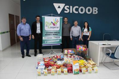 CEMMIC, S.O.S E ROTARACT, receberam as doações do DIA C da Coprossel e Sicoob Credicapital  