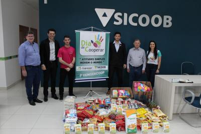 CEMMIC, S.O.S E ROTARACT, receberam as doações do DIA C da Coprossel e Sicoob Credicapital  