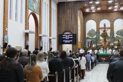 Igreja Matriz lota na CelebraÃ§Ã£o de Abertura da Novena de Sant'Ana
