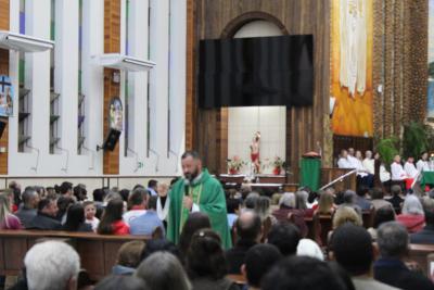 Igreja Matriz lota na CelebraÃ§Ã£o de Abertura da Novena de Sant'Ana