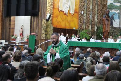 Igreja Matriz lota na CelebraÃ§Ã£o de Abertura da Novena de Sant'Ana